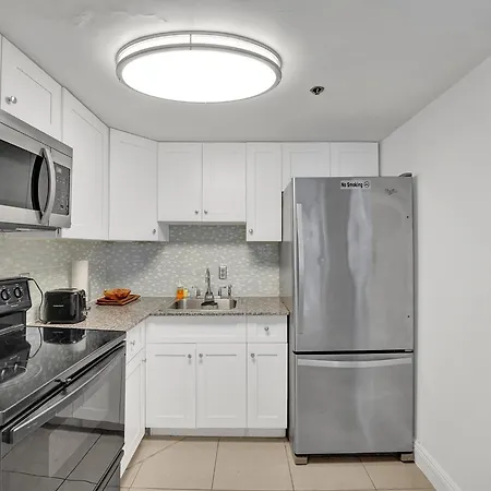 Cozy Miami Beach Condo Beach Service 407